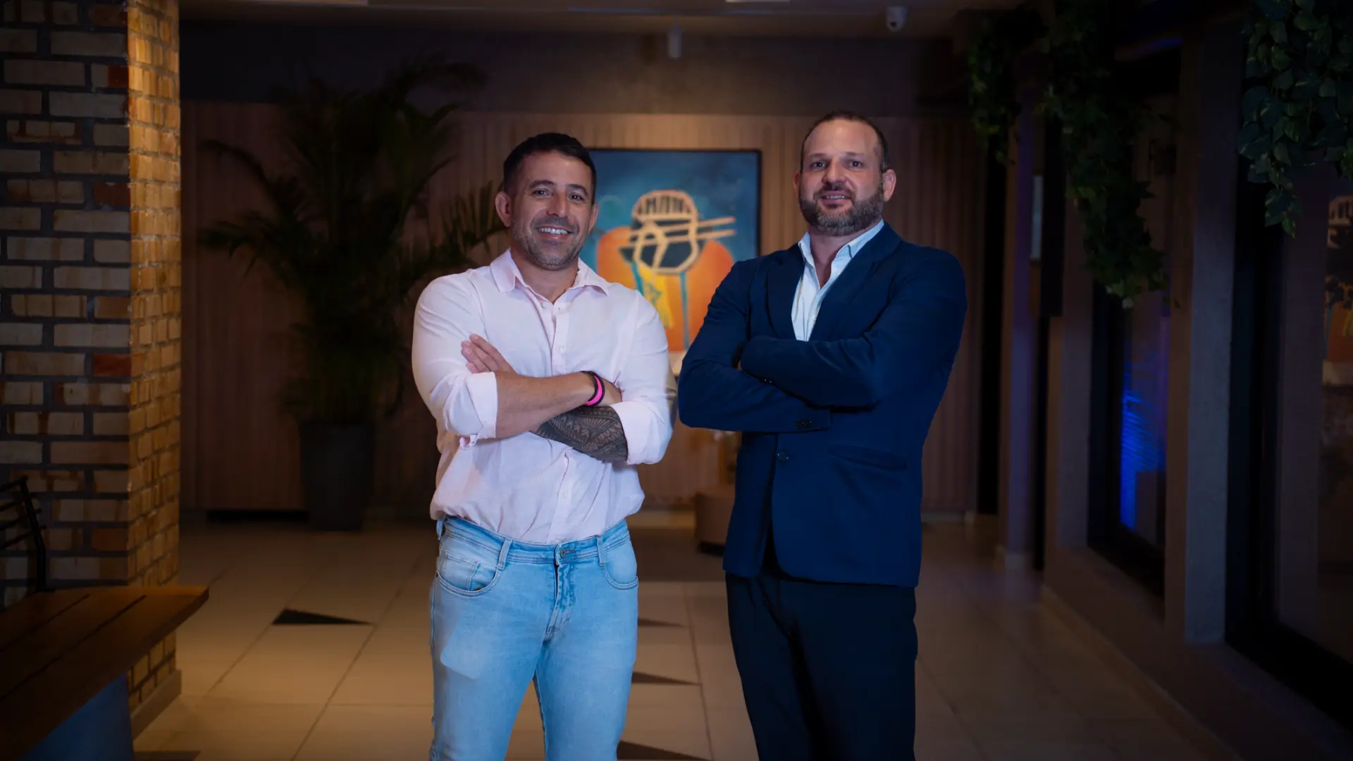 Thiago Alcântara e Vinicius Roveda, condutores do evento